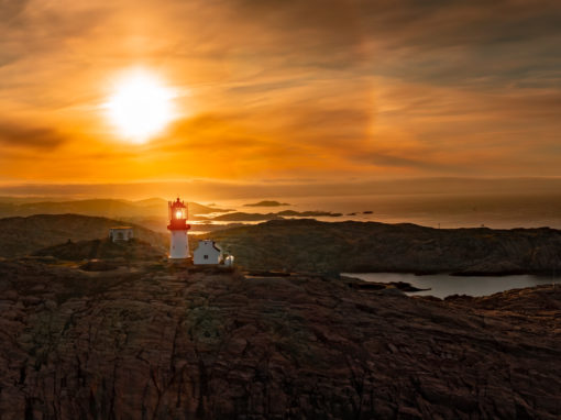 Lindesnes Fyr i kveldssol.